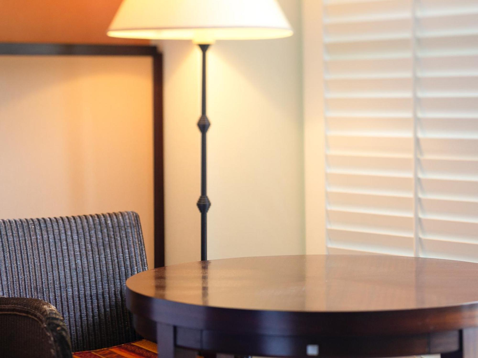 Hotel Nikko Alivila Йомитан Екстериор снимка A table lamp